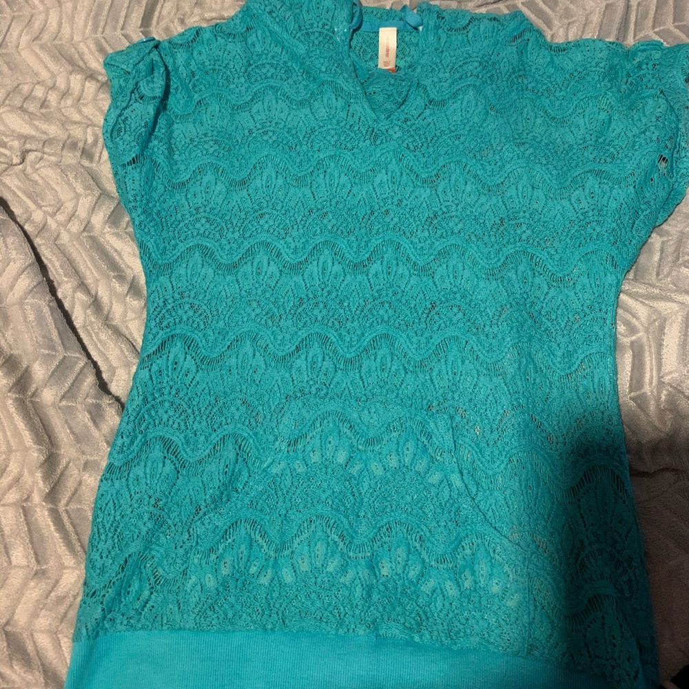 Teal pull over top